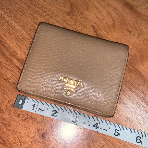 Authentic Prada Soft Calfskin Vitello Move Wallet with Authenticity Card - Picture 3 of 16